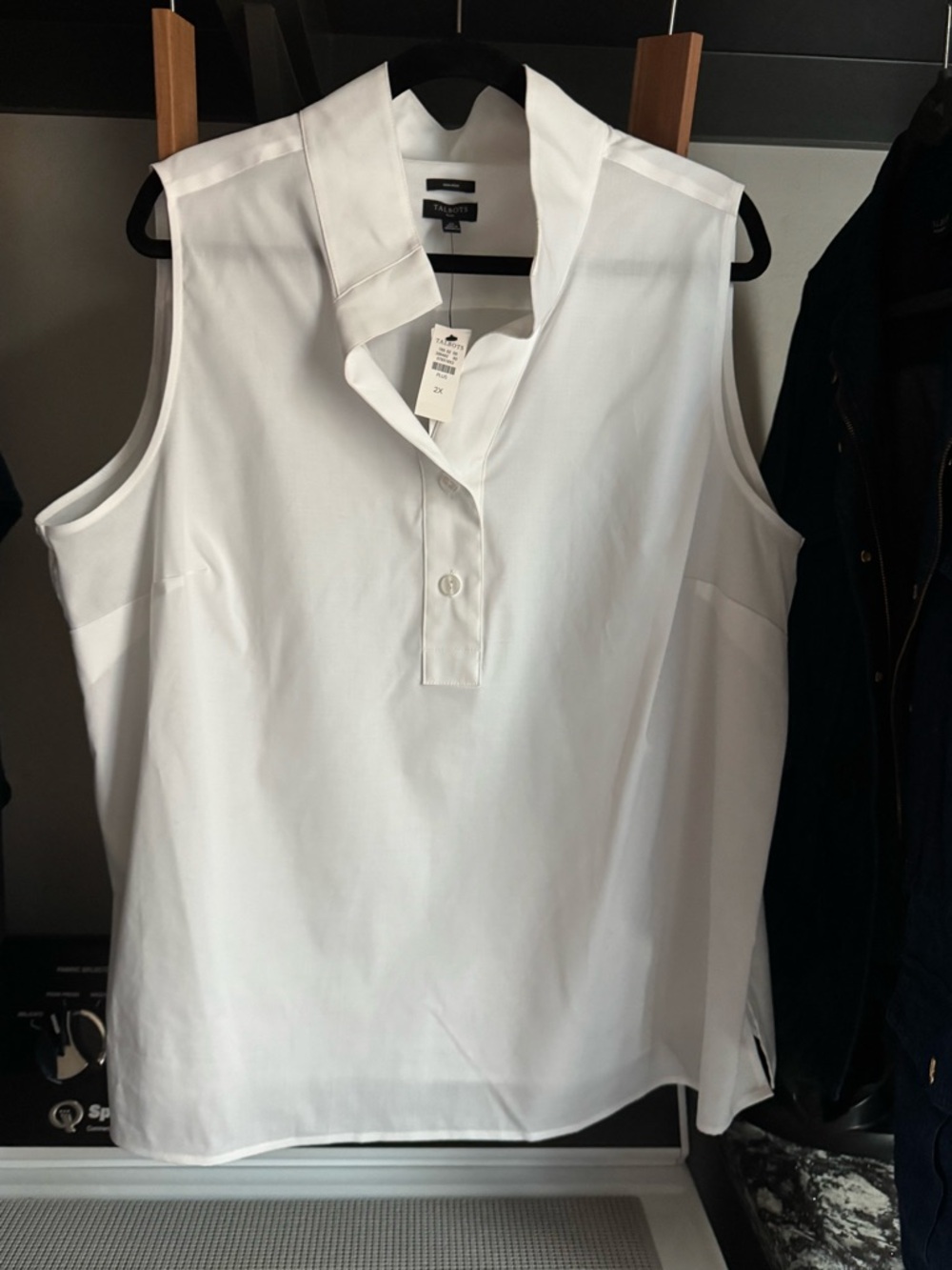 Talbots White Sleeveless Notch-Collar Poplin Blouse